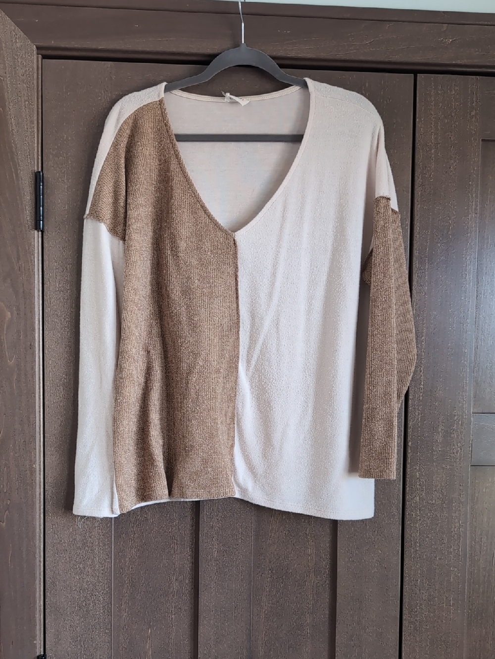 BiBi Colorblock V-Neck Sweater in Cream and Brown